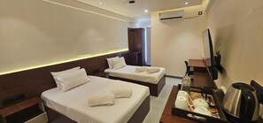 Desk, soundproofing, iron/ironing board, free WiFi - Chippy Residency Pallikaranai (Chennai)