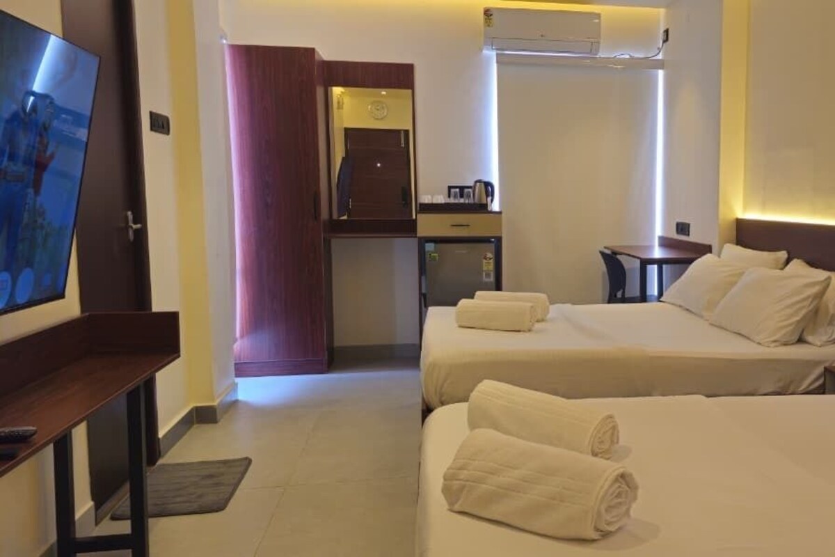 Deluxe Triple Room | Desk, soundproofing, iron/ironing board (on request), free WiFi