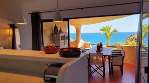 Outdoor dining - Vrbo Property (Porches)