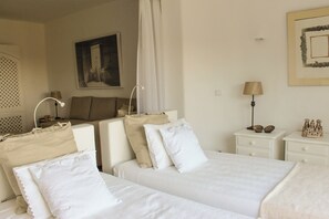 Room - Vrbo Property (Porches)