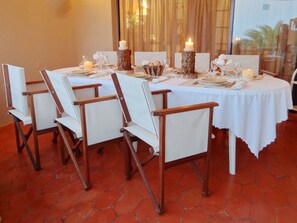 Dining - Vrbo Property (Porches)