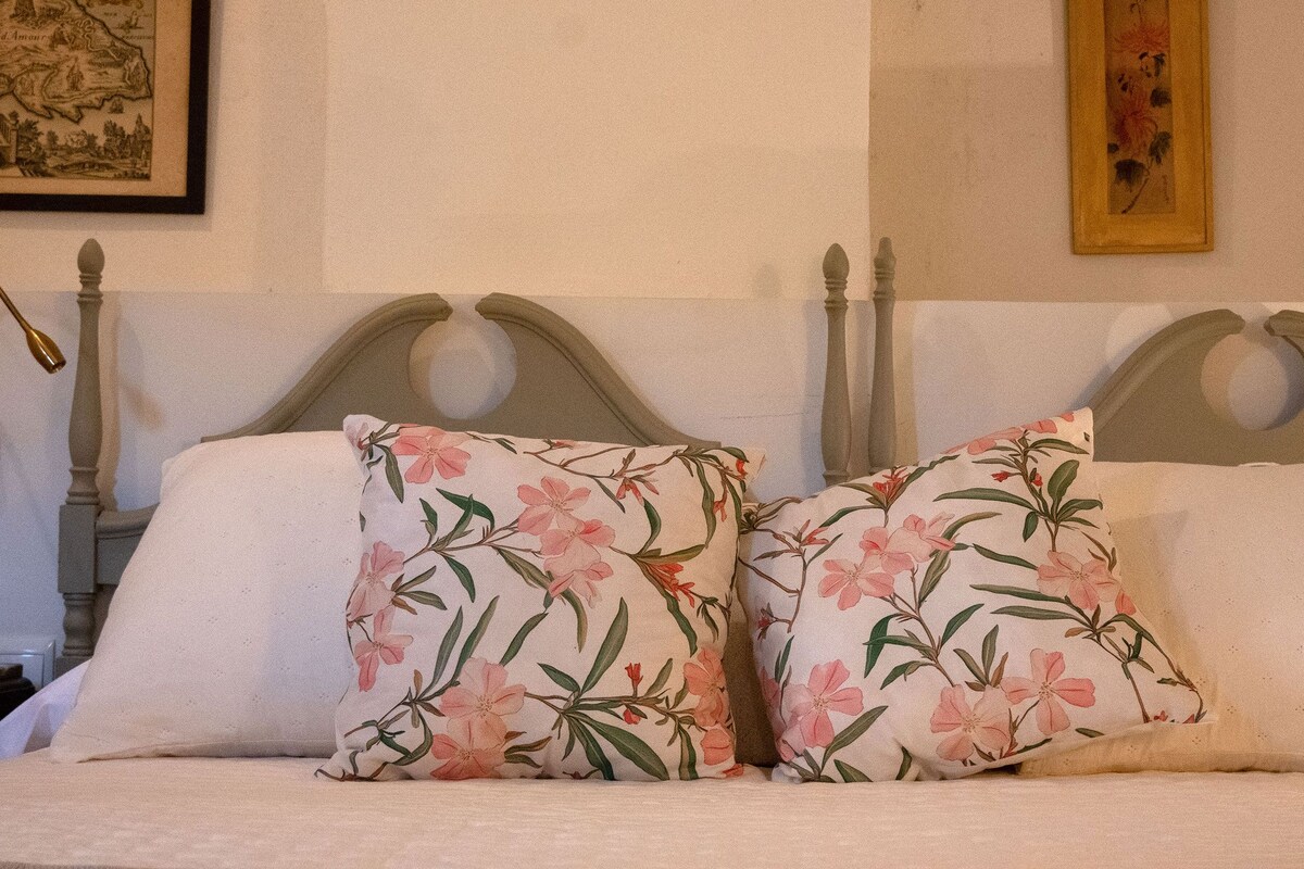 Ropa de cama de alta calidad, cubrecamas y colchones con efecto memoria 