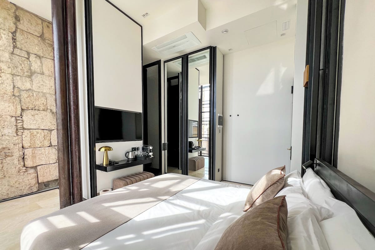 Deluxe-Doppelzimmer | Zimmersafe, Schreibtisch, Verdunkelungsvorhänge, Bügeleisen/Bügelbrett