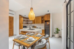 Luxury Villa, Pool View | Private kitchen - Villa Vista (Ubud)