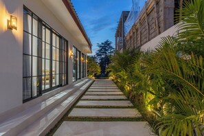 Villa Luxury, vista piscina | Vista dalla camera