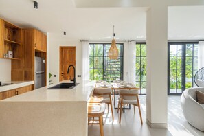 Luxury Villa, Pool View | Private kitchen | Coffee/tea maker, toaster, blender, eco-friendly cleaning products - Villa Vista (Ubud)
