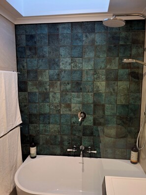 Hair dryer, towels, soap, toilet paper - Cosy luxe studio in Robertson (Robertson)