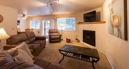 Walkable Wallowa Lake Condo w/ Deck & Views