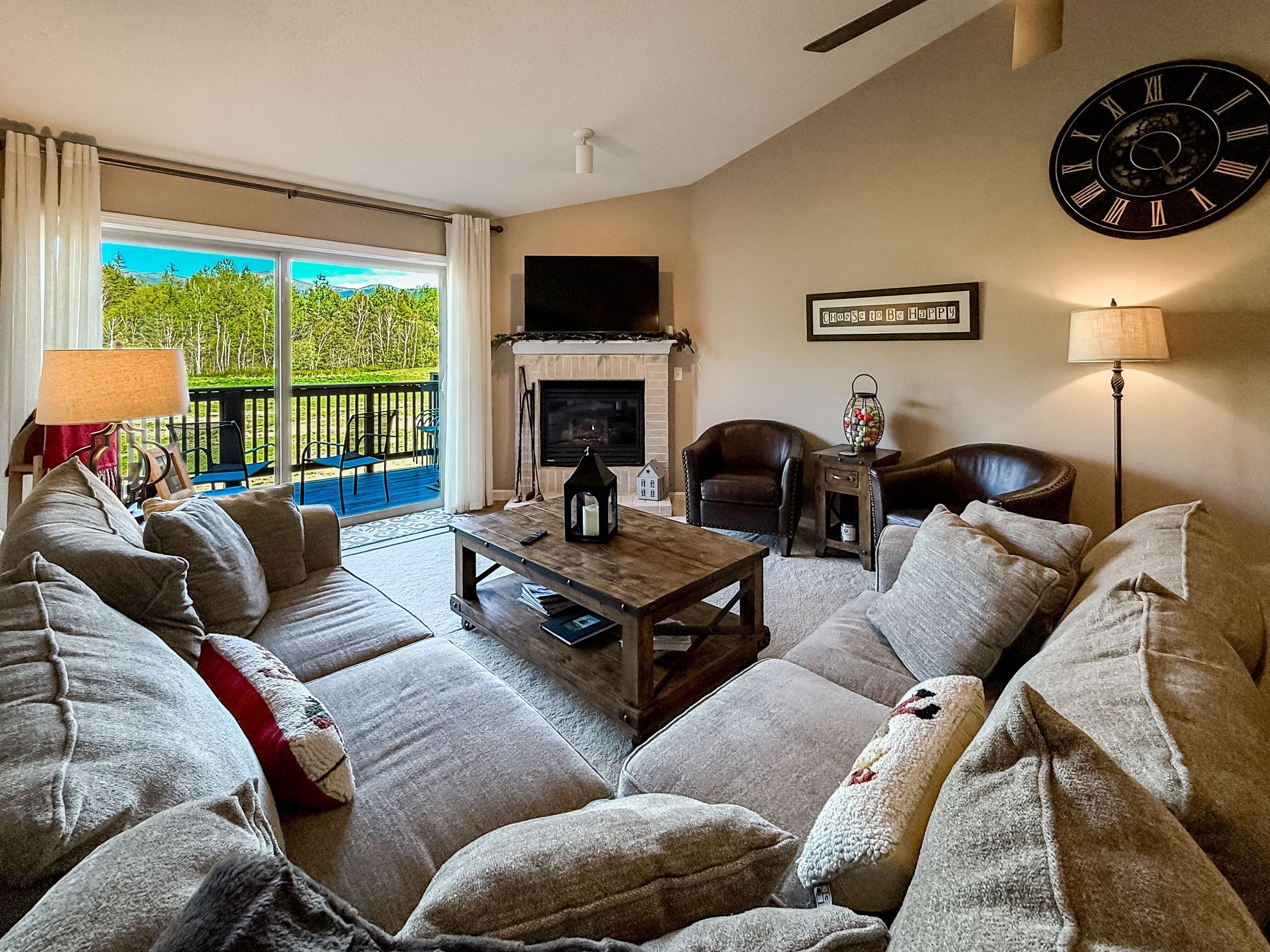 Smart TV, fireplace