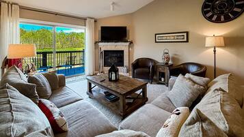 Smart TV, fireplace