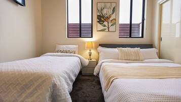 2 bedrooms, iron/ironing board, WiFi, bed sheets