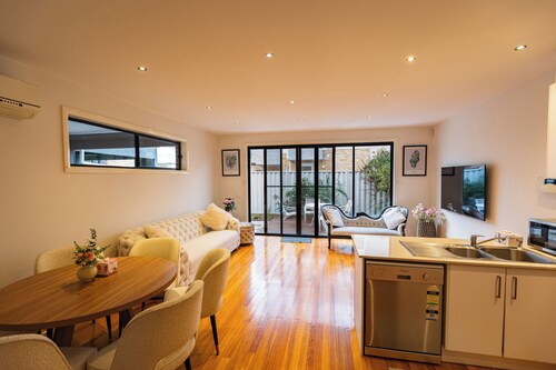 Airport and CBD convenience stay