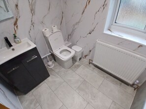 Towels, soap, toilet paper - Melton Mowbray Luxury Stay (Melton Mowbray)