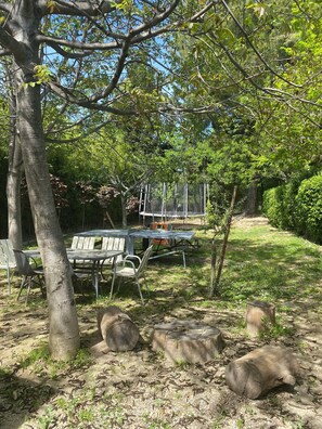 Outdoor dining - Vrbo Property (Gémenos)