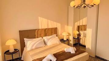2 Schlafzimmer, BĂŒgeleisen/BĂŒgelbrett, kostenloses WLAN, BettwĂ€sche