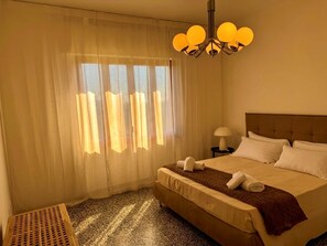 2 habitaciones, tabla de planchar con plancha y wifi gratis 