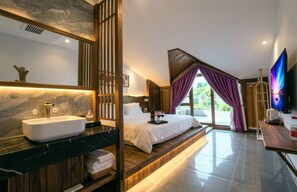 Luxury Double Room, 1 King Bed, Terrace, Garden View | Individually furnished, desk, free WiFi - Avatar Mountain View · Yinshan Inn - Near Zhangjiajie National Forest Park (Zhangjiajie)