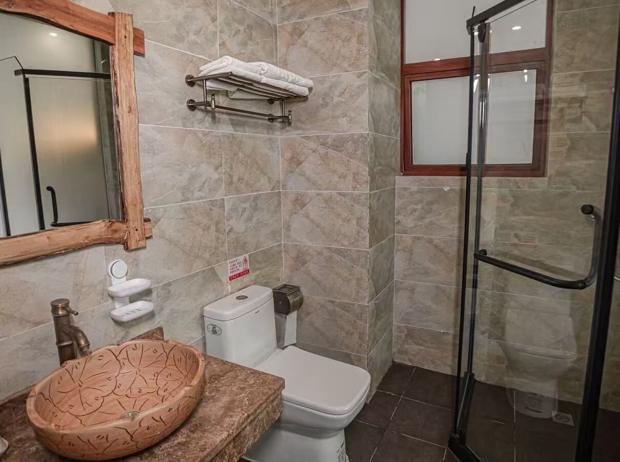 Standard Double Room, 1 Queen Bed, Non Smoking, Hill View | Bathroom | Shower, rainfall showerhead, free toiletries, hair dryer