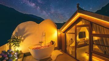 Luxury-Doppelzimmer, 1 King-Bett, Terrasse, Gartenblick | Terrasse/Patio