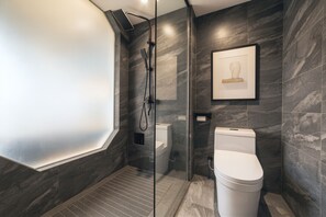 Comfort Double Room, 1 King Bed, Non Smoking, Garden View | Bathroom - Zhangjiajie Yinshan Inn Wulingyuan (Zhangjiajie City)