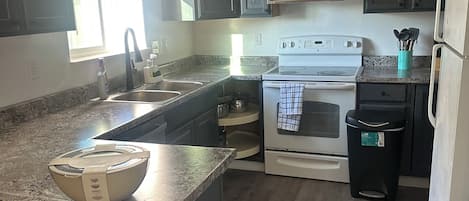 Coffee/tea maker, fridge, microwave, oven