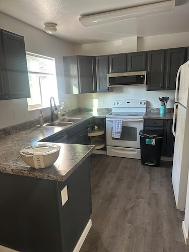 Welcoming 4-bedroom house in Anchorage for a relaxing stay