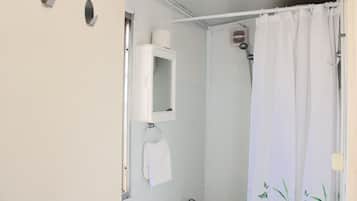 Toallas, jabón, papel de baño