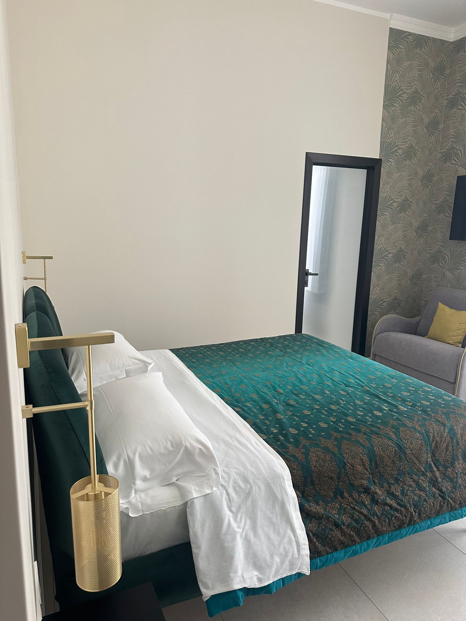 Deluxe kamer, 1 twee- of 2 eenpersoonsbedden | Een kluis op de kamer, een bureau, een laptopwerkplek