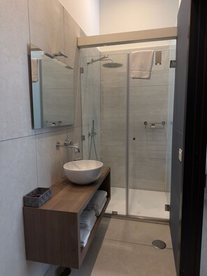 Bagno | Asciugacapelli, asciugamani, sapone, shampoo