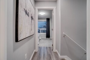 Interior - Ross – 10 Bedroom Downtown Duplex for Up to 18 ppl (Edmonton)