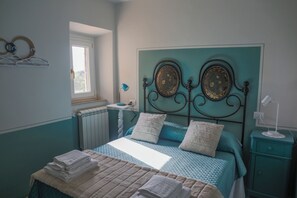 Een strijkplank/strijkijzer, gratis wifi, beddengoed