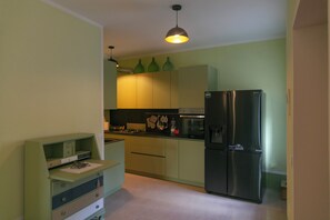 Frigorifero, forno, piano cottura, lavastoviglie