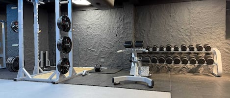 Comfort Apartment, 2 Bedrooms, Balcony, Pool View | Fitness facility