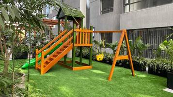 Appartement Confort, 2 chambres, balcon, vue piscine | Espace pour enfants