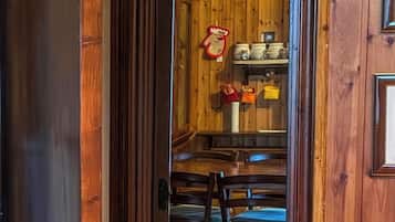 Apartemen, pemandangan gunung | Tempat makan