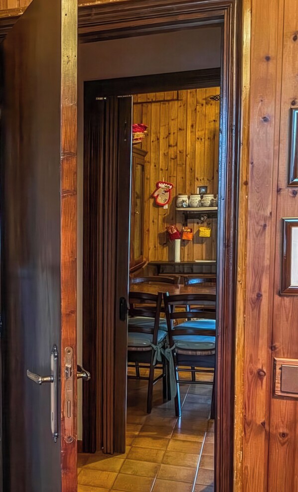 อพาร์ทเมนท์, วิวภูเขา | ร้านอาหาร