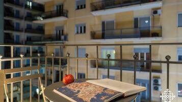 Residenza Superior, balcone, vista città | Parco della struttura