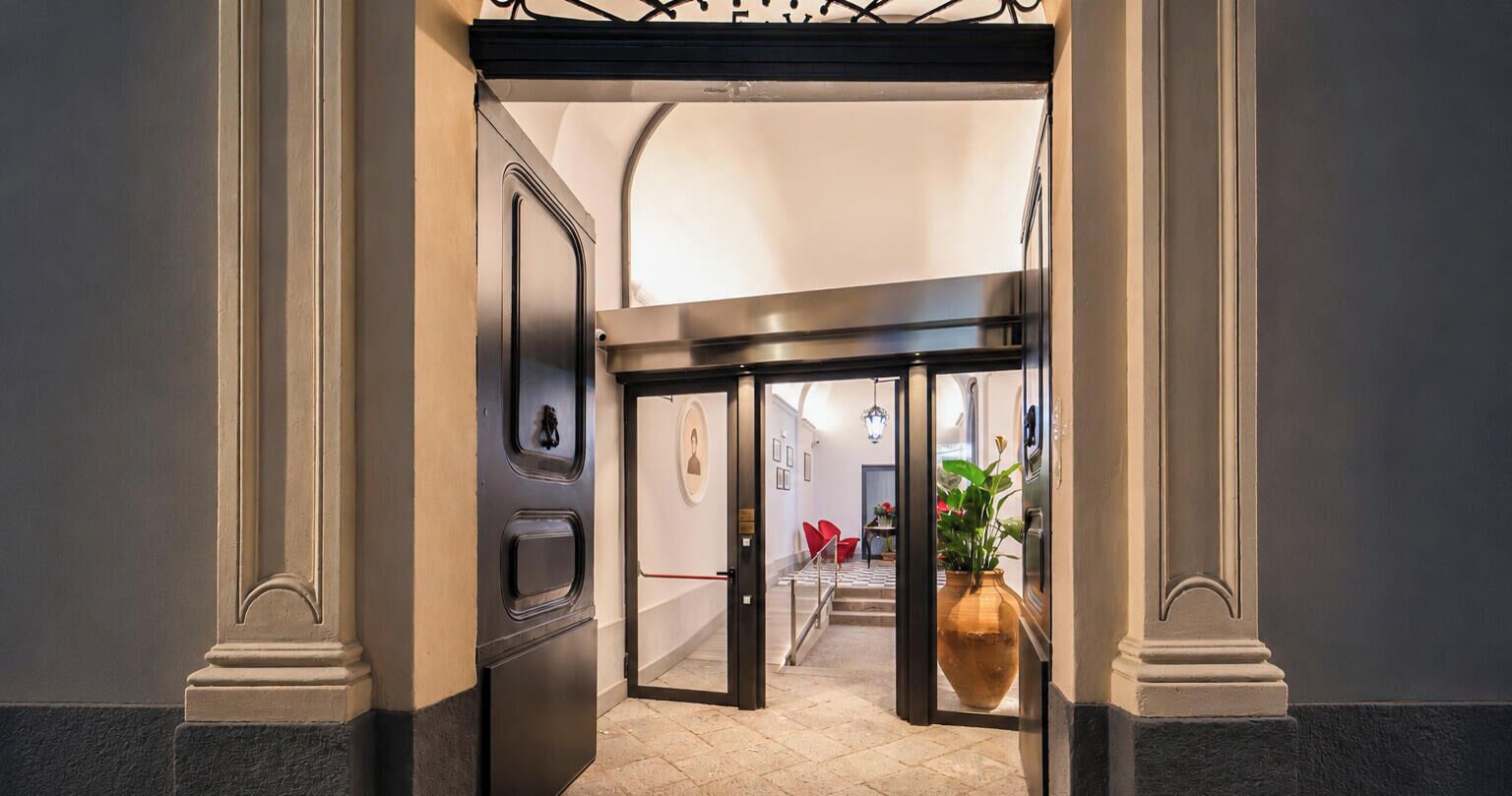 Deluxe Townhome, Balcony, City View | Interior