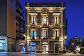 Deluxe resortwoning, balkon, uitzicht op stad | Exterieur