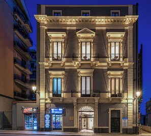 Casa geminada luxo, sacada, vista para a cidade | Fachada