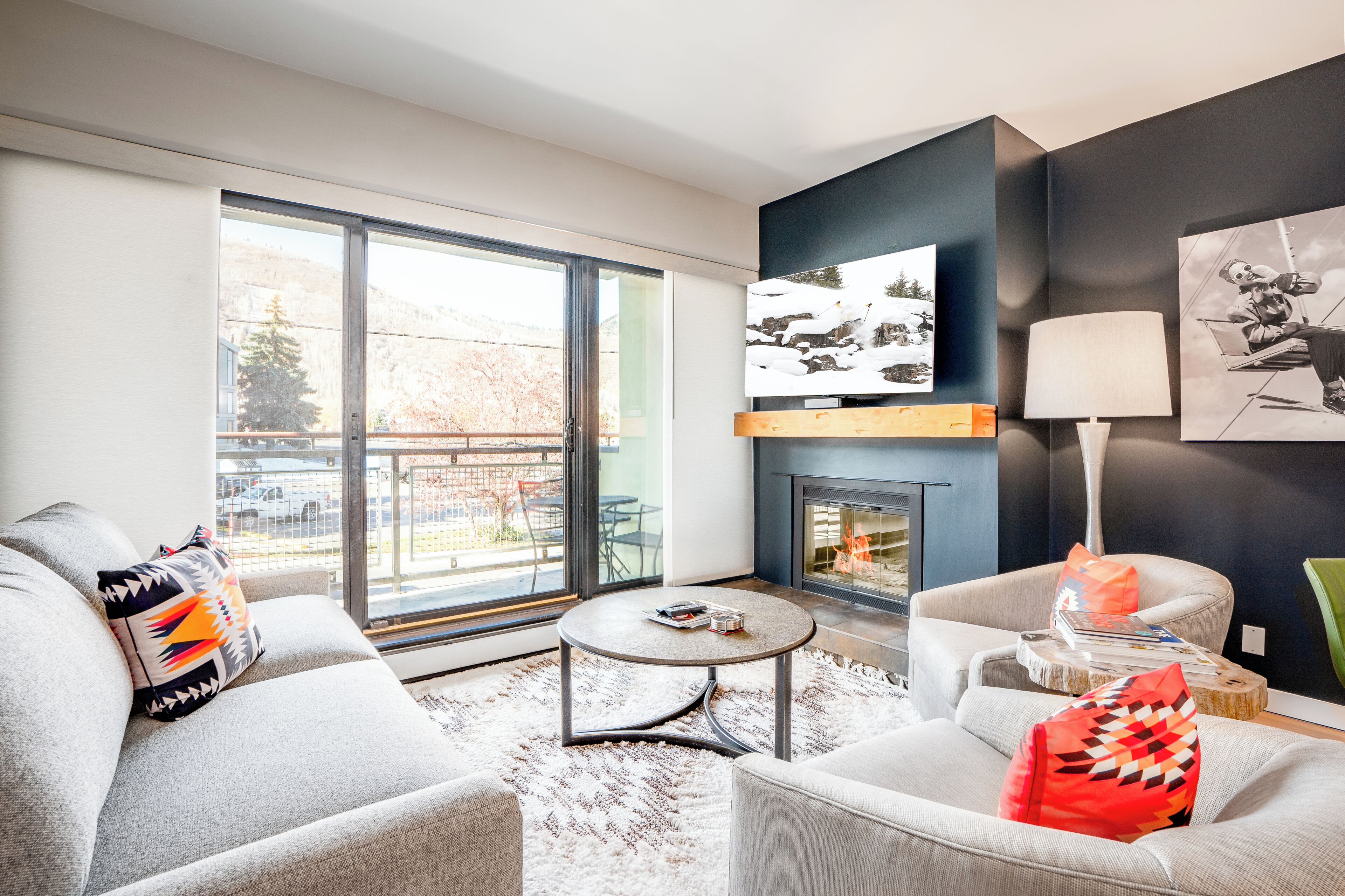 TV, fireplace