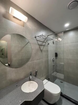 Dusche, Handtücher, Seife, Shampoo