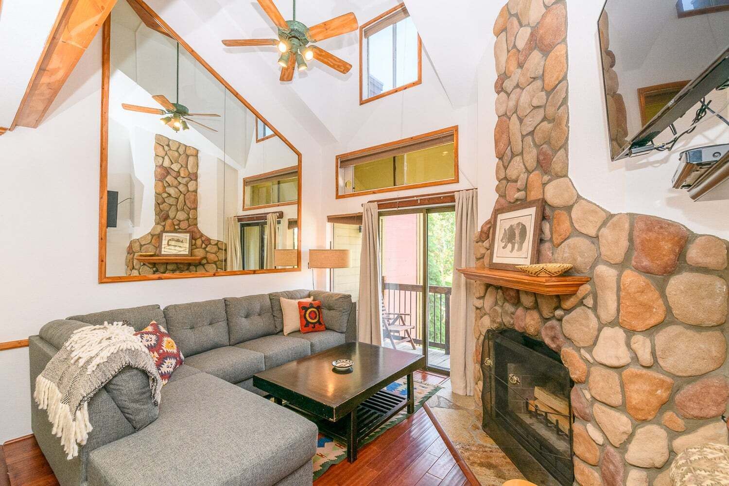 TV, fireplace