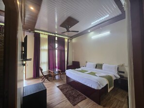 Luxury Room | Rollaway beds, free WiFi, bed sheets