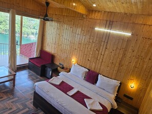 Luxury Room | Rollaway beds, free WiFi, bed sheets