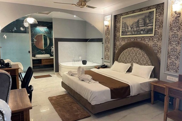 Royal Double Room, City View | Desk, WiFi (free)