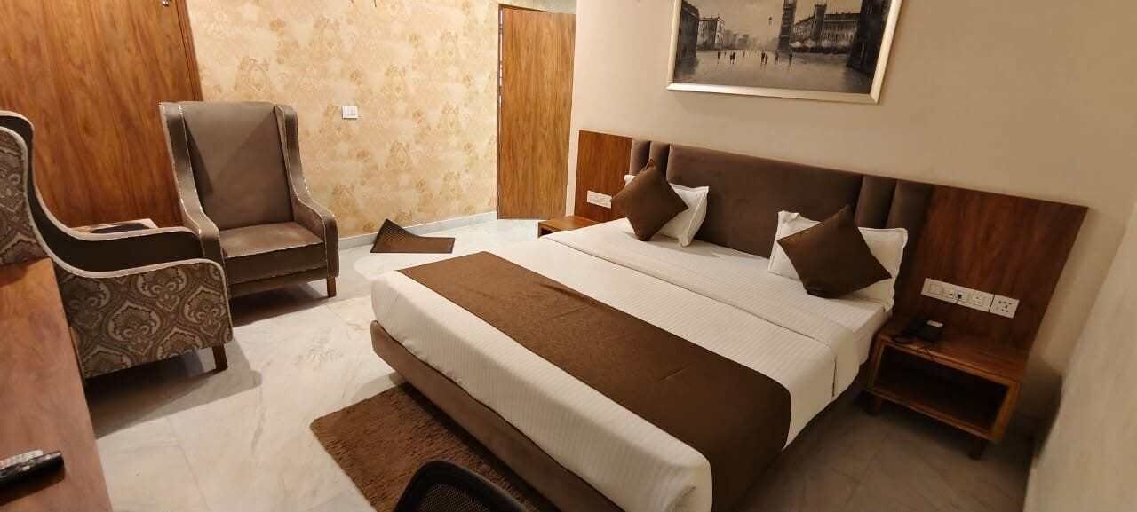 Habitación presidencial doble, vistas a la ciudad | Escritorio y wifi gratis