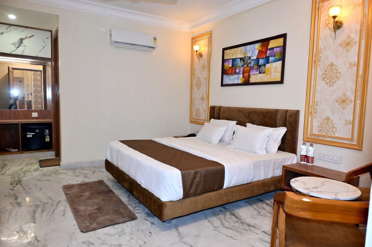 Habitación doble superior, vistas a la ciudad | Escritorio y wifi gratis