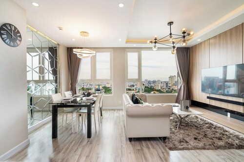 Luminous - Leman Luxury Apartments