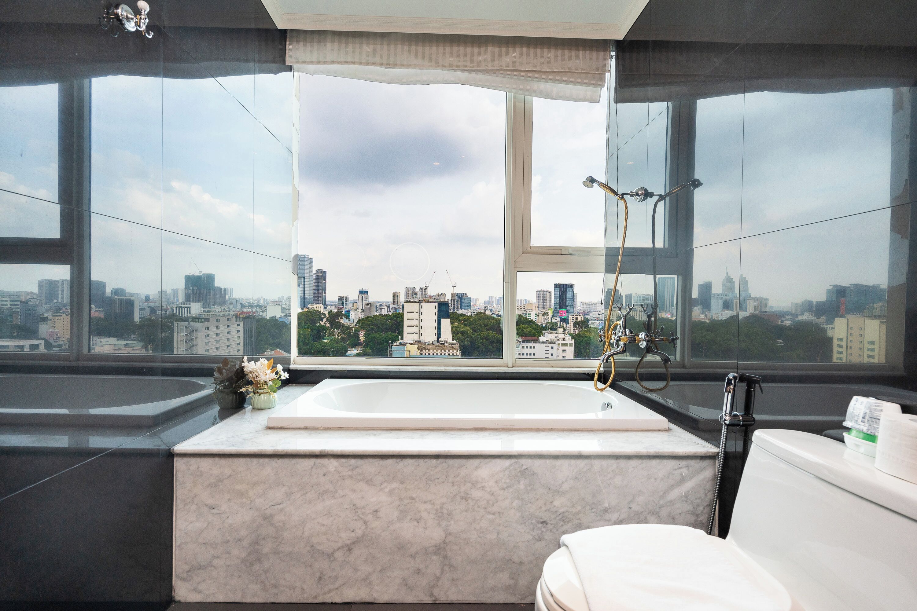 Grand-Apartment, Mehrere Betten, eigenes Bad, Stadtblick | Badezimmer
